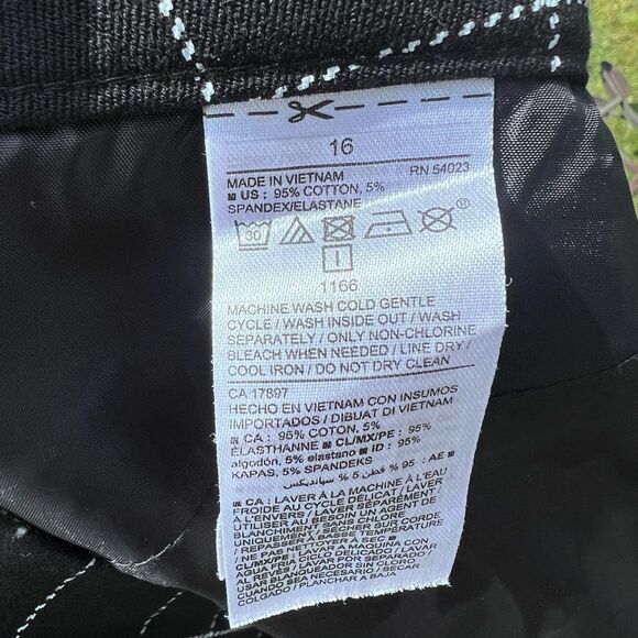 Old Navy Casual Pants - Picture 4 of 4